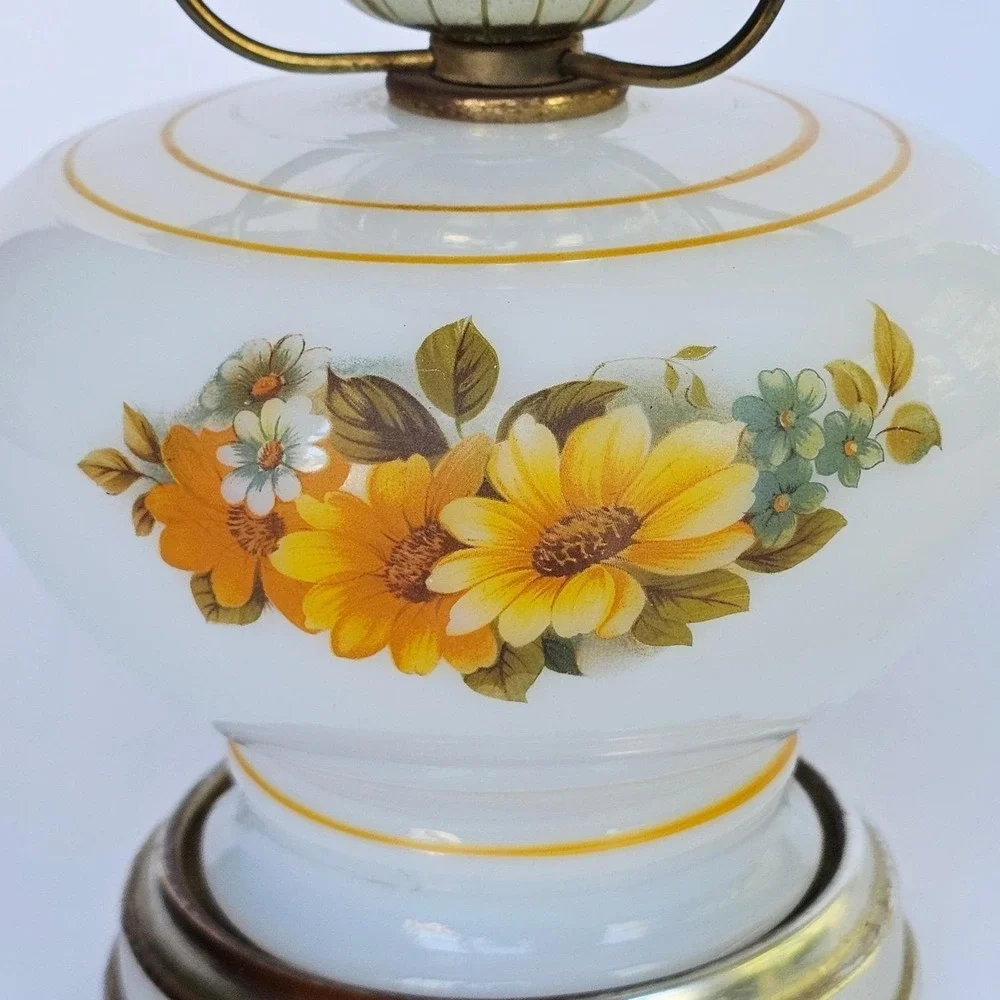 Vintage GWTW Hurricane Parlor Lamp Milk Glass Yellow Daisies Flowers Gold 1560